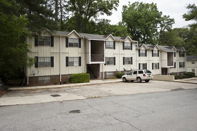 Pine Forest Apartments in Pine Lake, GA - Foto de edificio - Building Photo