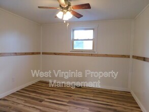 417 Montana St in Mt Hope, WV - Building Photo - Building Photo