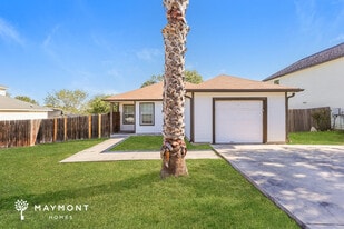 7335 Coers Blvd in Converse, TX - Building Photo