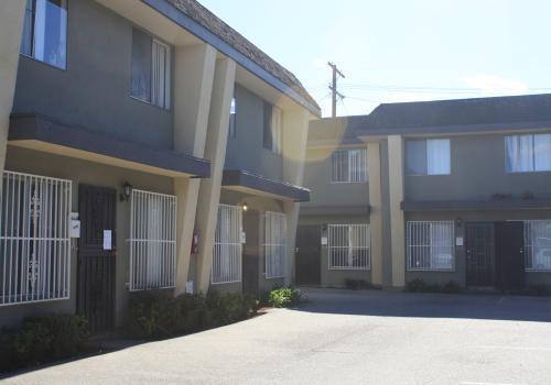 1140-1148 W. 36th Pl. in Los Angeles, CA - Foto de edificio - Building Photo