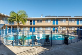 Gondolier Apartments in Long Beach, CA - Building Photo - Building Photo