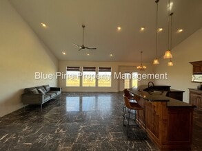 8426 S Black Hawk Dr in Idaho Falls, ID - Building Photo - Building Photo