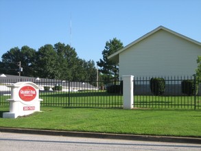 X - Gramercy Park in Memphis, TN - Building Photo - Building Photo