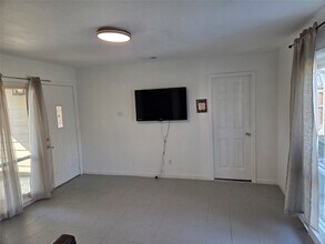 2559 Valwood Pkwy in Farmers Branch, TX - Building Photo - Building Photo