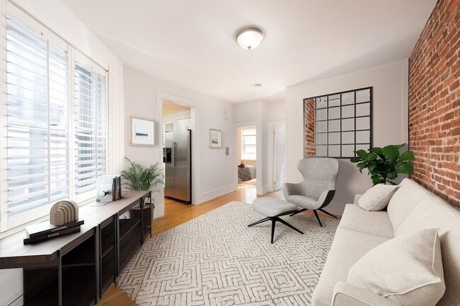 80 Revere St, Unit 6 in Boston, MA - Building Photo - Building Photo