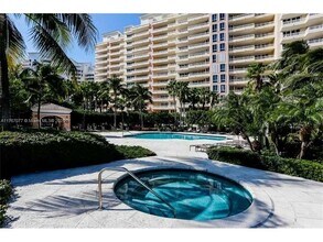 791 Crandon Blvd, Unit 1401 in Key Biscayne, FL - Building Photo - Building Photo