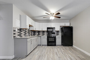 Brand-New 2 Bedroom - Newly Renovated, Rea... Apartments