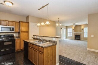 600 Grandview Ct in Iowa City, IA - Building Photo - Building Photo