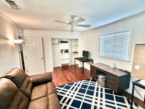 1702 Royal Hill Dr in Austin, TX - Building Photo - Building Photo