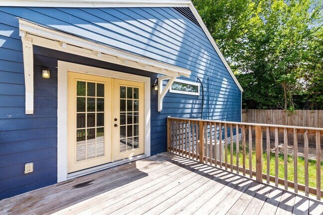 property at 1305 Idylwild St