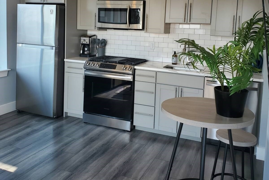 55 W Fifth St, Unit 0608 in Boston, MA - Building Photo