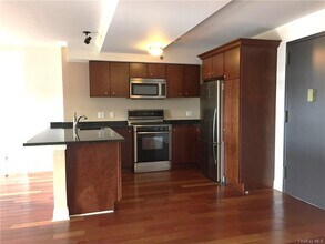 1 S Astor St-Unit -303 in Irvington, NY - Building Photo - Building Photo
