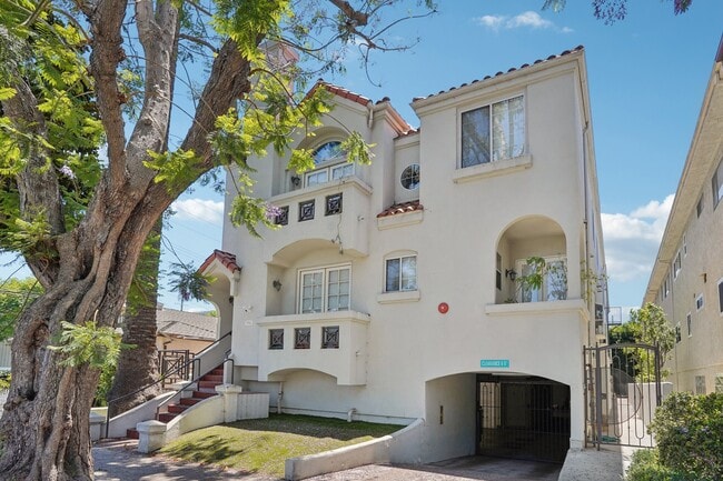 1751 Barry Ave, Unit 4 in Los Angeles, CA - Building Photo - Building Photo