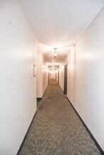 1209 W Sherwin Ave-Unit -211 in Chicago, IL - Building Photo - Building Photo