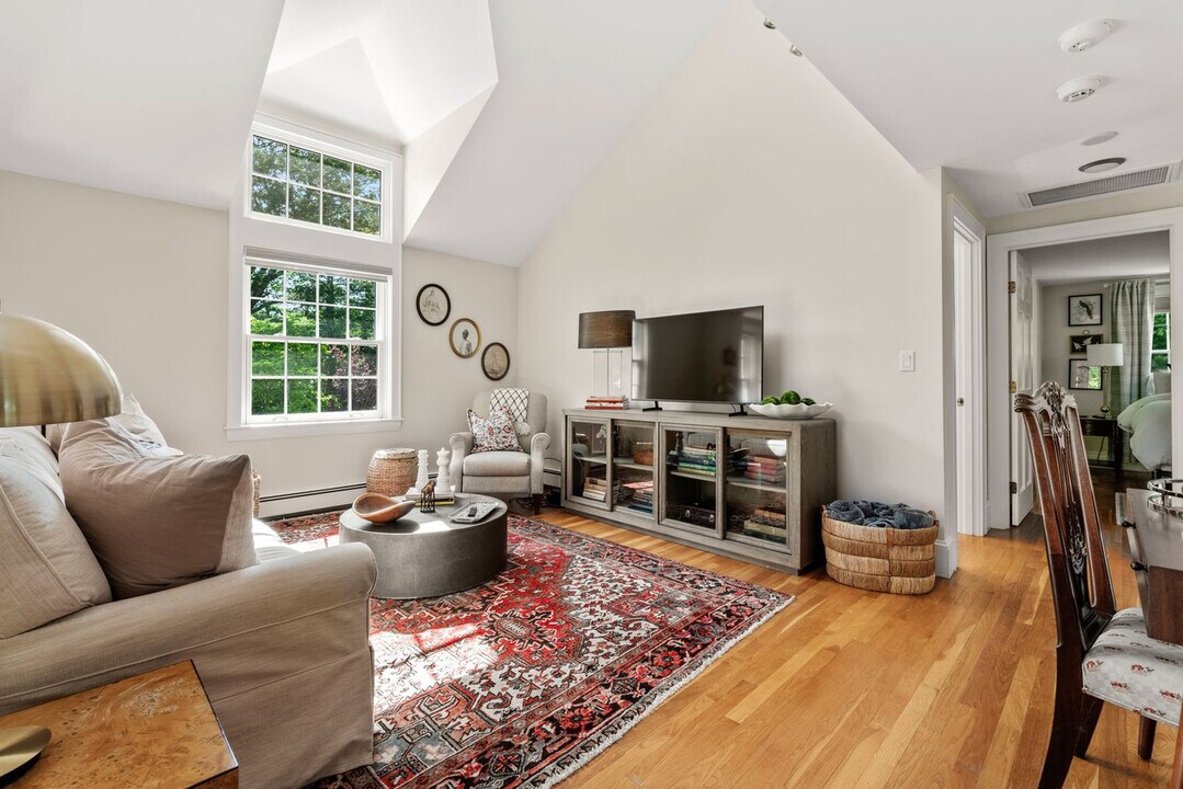 427 Westfield St in Dedham, MA - Foto de edificio