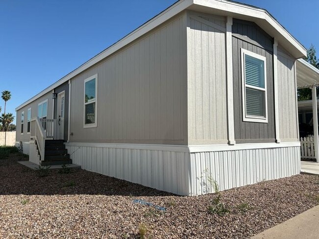 2060 N Center St in Mesa, AZ - Building Photo - Building Photo