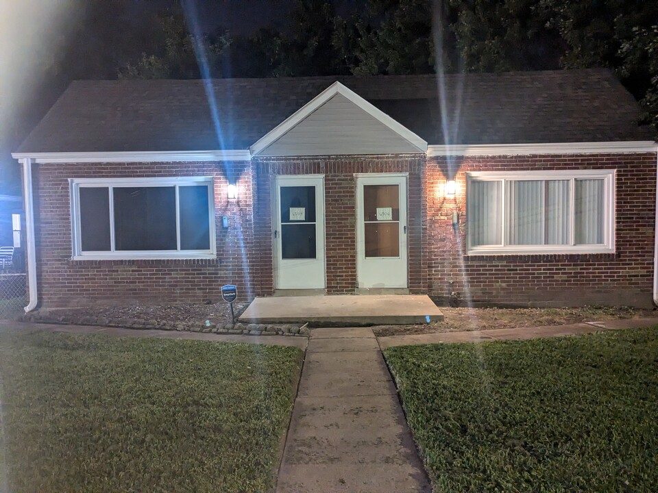 6504 Lillian Ave in Jennings, MO - Foto de edificio
