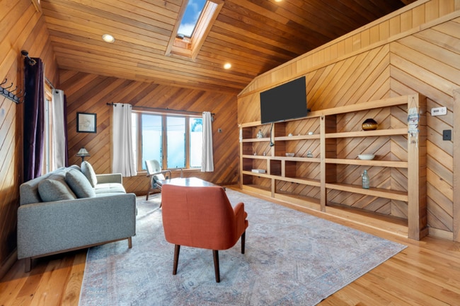 51 Laurel Ave in Neptune City, NJ - Foto de edificio - Building Photo