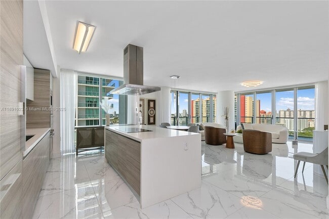 300 Sunny Isles Blvd in Sunny Isles Beach, FL - Building Photo - Building Photo