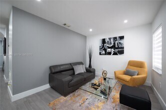 15863 SW 71st St in Miami, FL - Building Photo - Building Photo