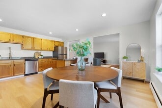Carriage Apartments in Cazenovia, NY - Foto de edificio - Building Photo