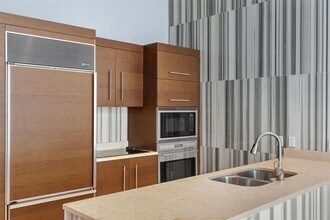 475 Brickell Ave, Unit 2812 in Miami, FL - Building Photo - Building Photo