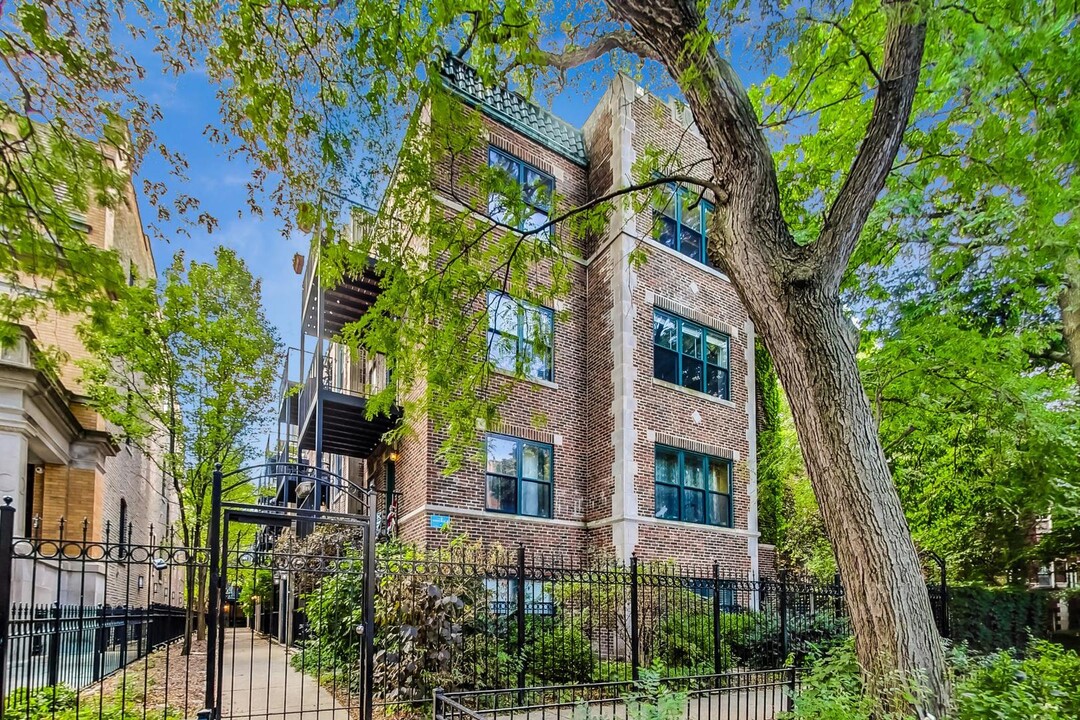 625 W Arlington Pl in Chicago, IL - Building Photo