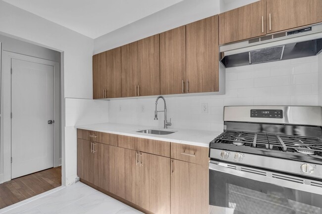 Palisades Manor Apartments – Modern Living... in Palisades Park, NJ - Foto de edificio - Building Photo