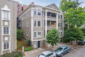 2046 NW Flanders St in Portland, OR - Foto de edificio - Primary Photo