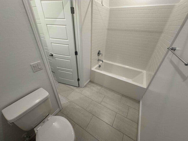 600 Carriage Hill Dr in Las Vegas, NV - Building Photo - Building Photo