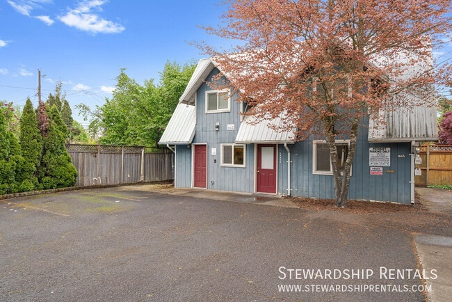 1431 1/2 W Broadway in Eugene, OR - Building Photo - Building Photo