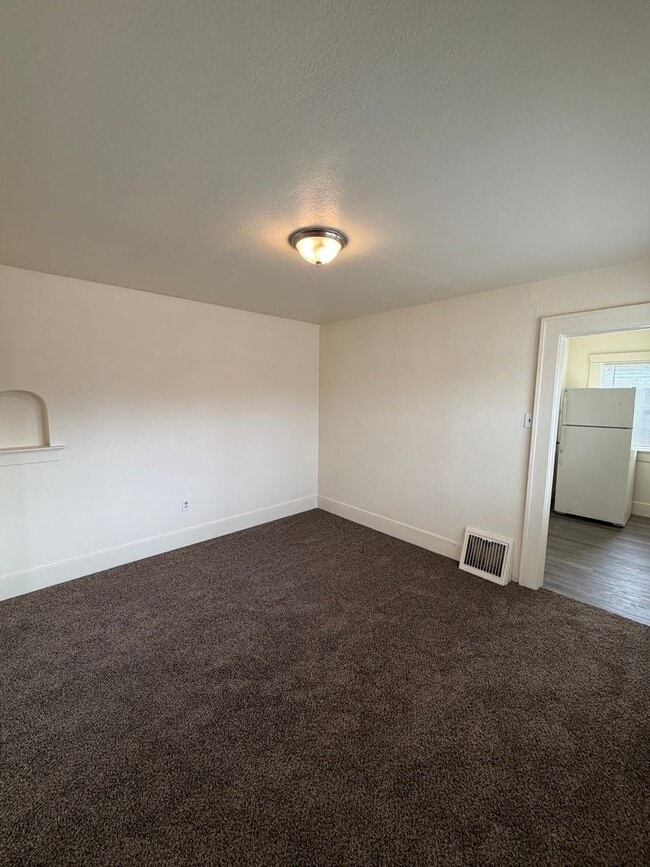 954 S 4th Ave in Pocatello, ID - Building Photo - Building Photo