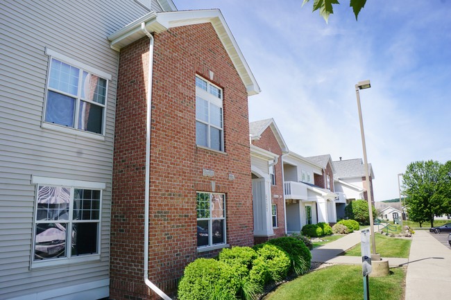 Shadow Creek Apartments in Madison, WI - Building Photo - Building Photo