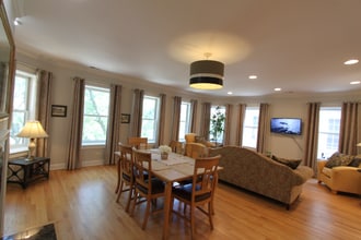 2033 W Jarvis Ave, Unit Apt 3 in Chicago, IL - Building Photo - Building Photo