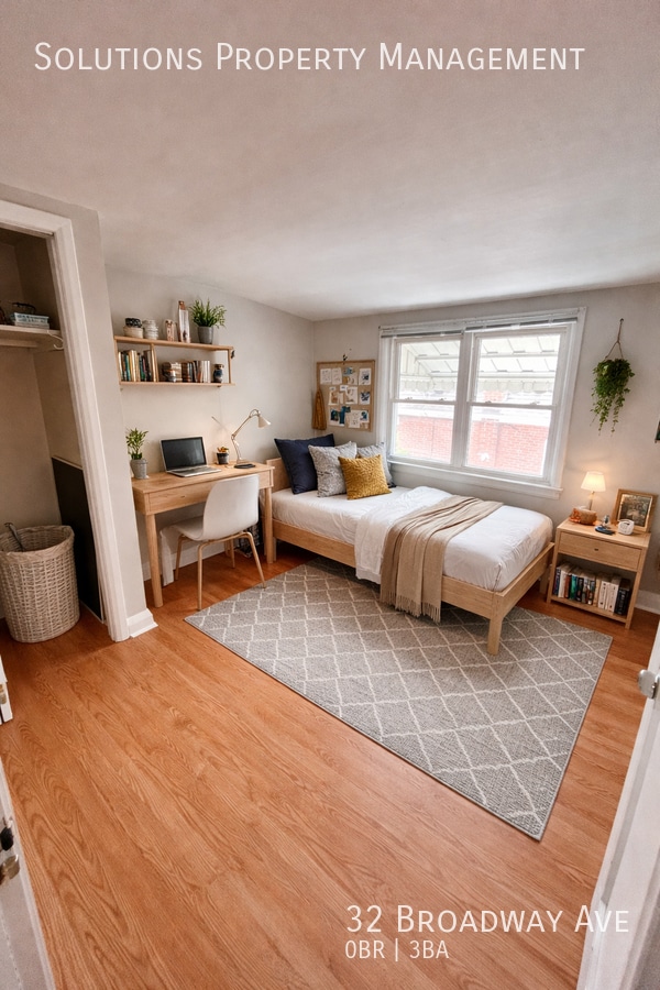 **Rooms Available Less Than 1 Block From Campus** in Hamilton, ON - Building Photo - Building Photo