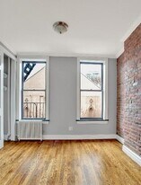 250 Mott St, Unit 8 in New York, NY - Building Photo