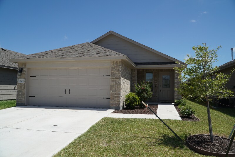 7626 Rustler Ln in Corpus Christi, TX - Building Photo