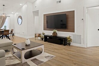20303 NW 36th Ave in Miami Gardens, FL - Building Photo - Building Photo