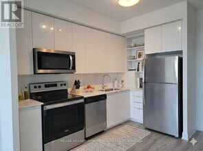 3220 Sheppard Ave E in Toronto, ON - Building Photo - Building Photo