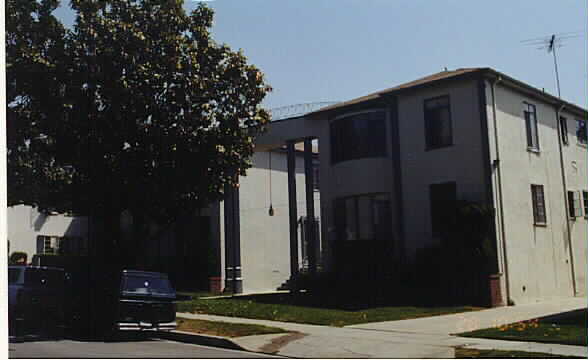 1242 N Laurel Ave in West Hollywood, CA - Building Photo