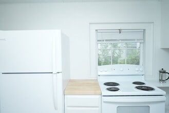 107 Bollingwood Rd in Charlottesville, VA - Foto de edificio - Building Photo