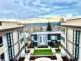 2330 Yakima Ct, Unit B401 in Tacoma, WA - Building Photo