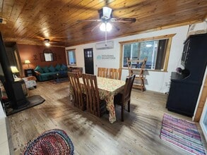 4450 WA-211 in Newport, WA - Building Photo - Building Photo