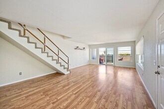 2410 Manchester Ave in Encinitas, CA - Building Photo - Building Photo