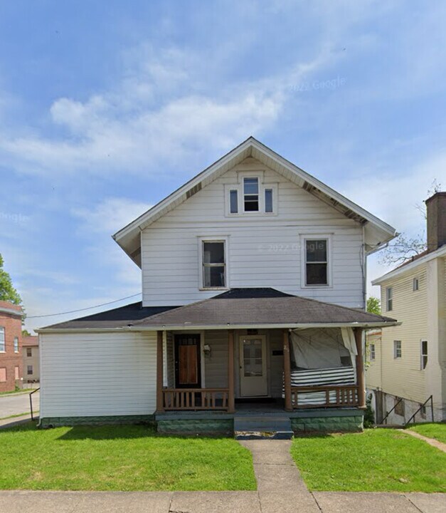 210 Delaware Ave, Unit 4 in Charleston, WV - Building Photo