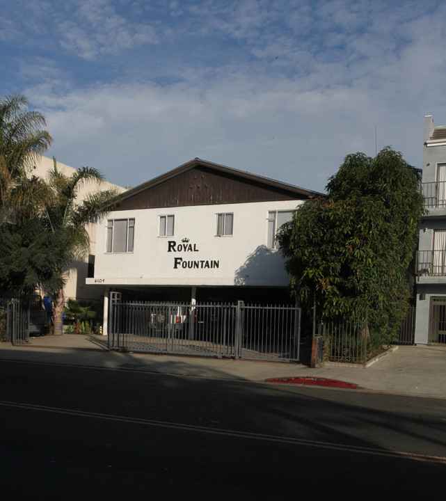 Royal Fountain in Los Angeles, CA - Building Photo