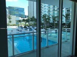 950 Brickell Bay Dr, Unit 1109 in Miami, FL - Foto de edificio - Building Photo