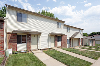 Southdale Square Townhomes! in Bellevue, NE - Building Photo - Building Photo