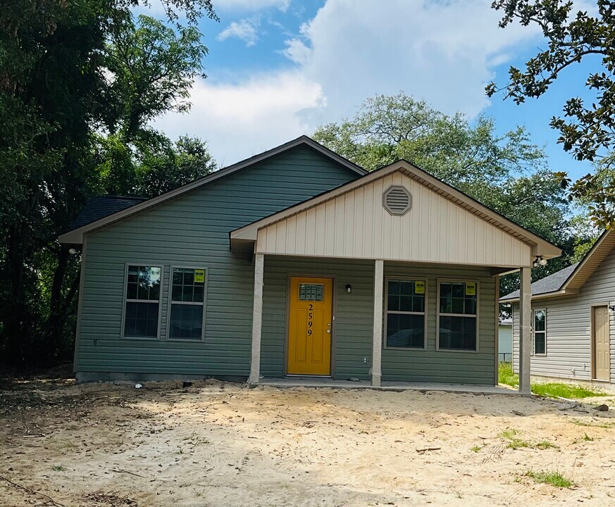 2599 Thomas St in Camden, SC - Building Photo