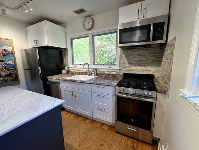 22810 Portage Circle Dr in Topanga, CA - Building Photo - Building Photo